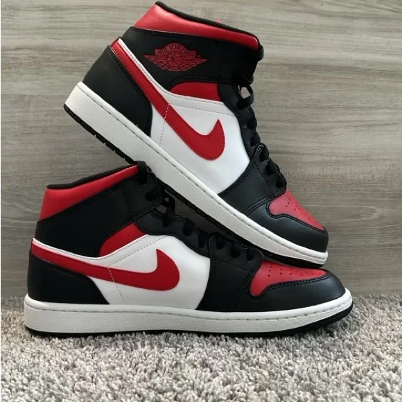 Nike air Jordan 1 Mid size 10 Black/Fire red-white